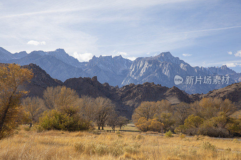 内华达山脉附近的Lone Pine，加利福尼亚